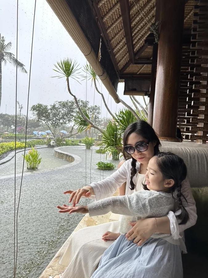 아이와 함께 바라본 비 오는 여행지