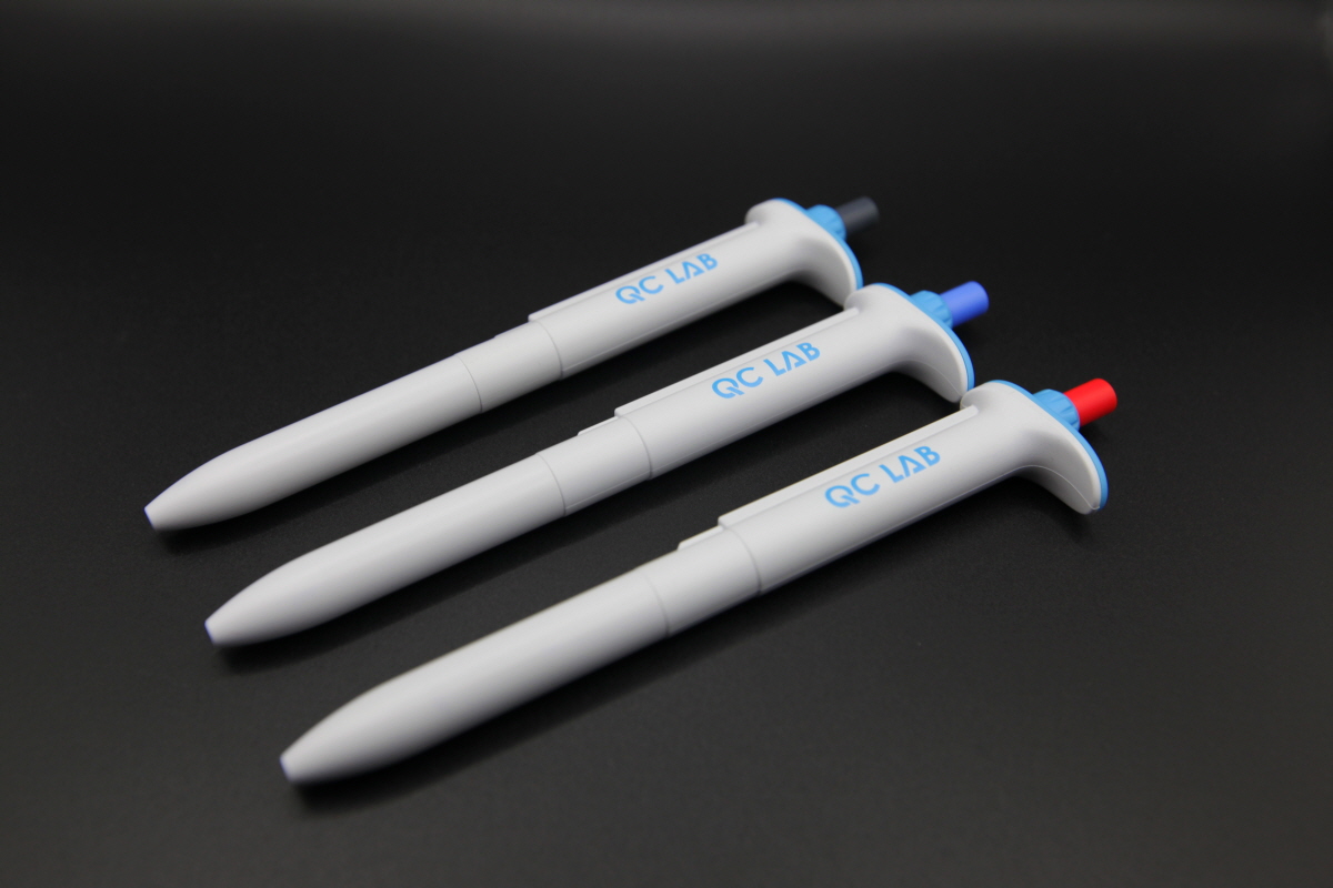 QCLAB 마이크로피펫 볼펜 - 파란 장갑, 로터리 에바포레이터·HPLC 분석기기 실험실