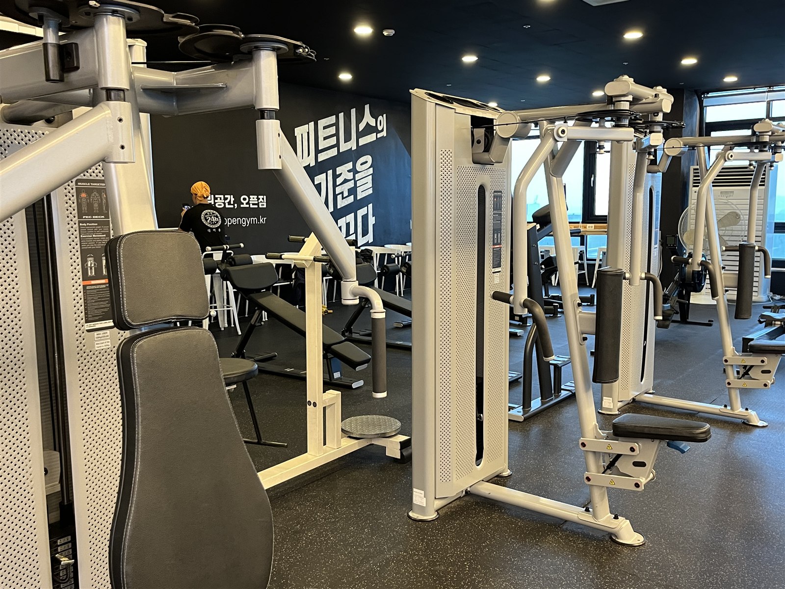 오픈짐 구래점 실제 시설 사진: 웨이트 머신 공간